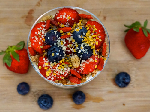 Spirulina Chia Pudding and Cashew Yogurt Parfait